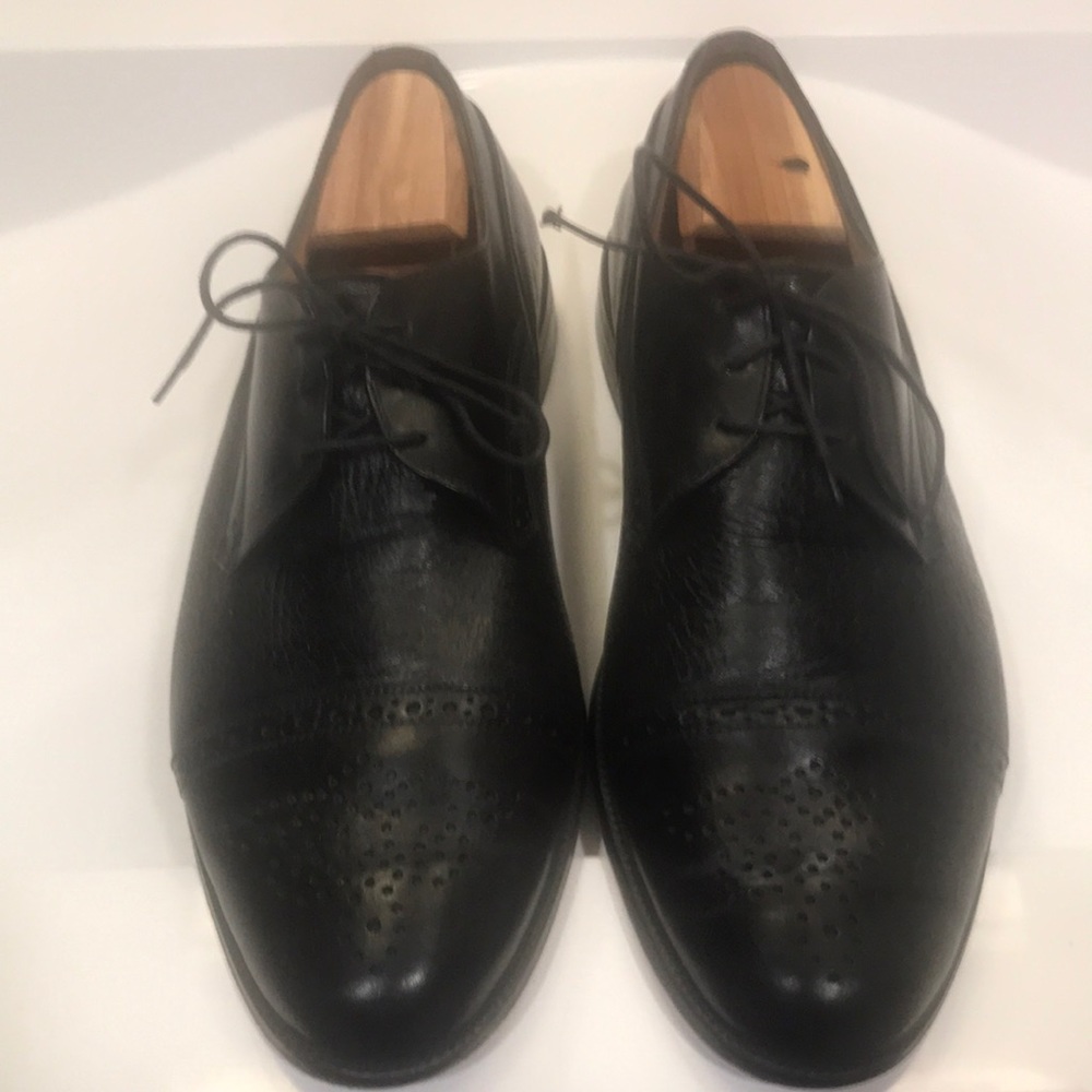Men’s vintage leather wing tip shoes